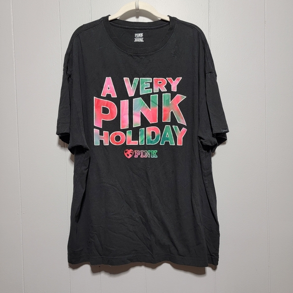 PINK Victoria's Secret Black Holiday T-Shirt 🌼 - Picture 1 of 7